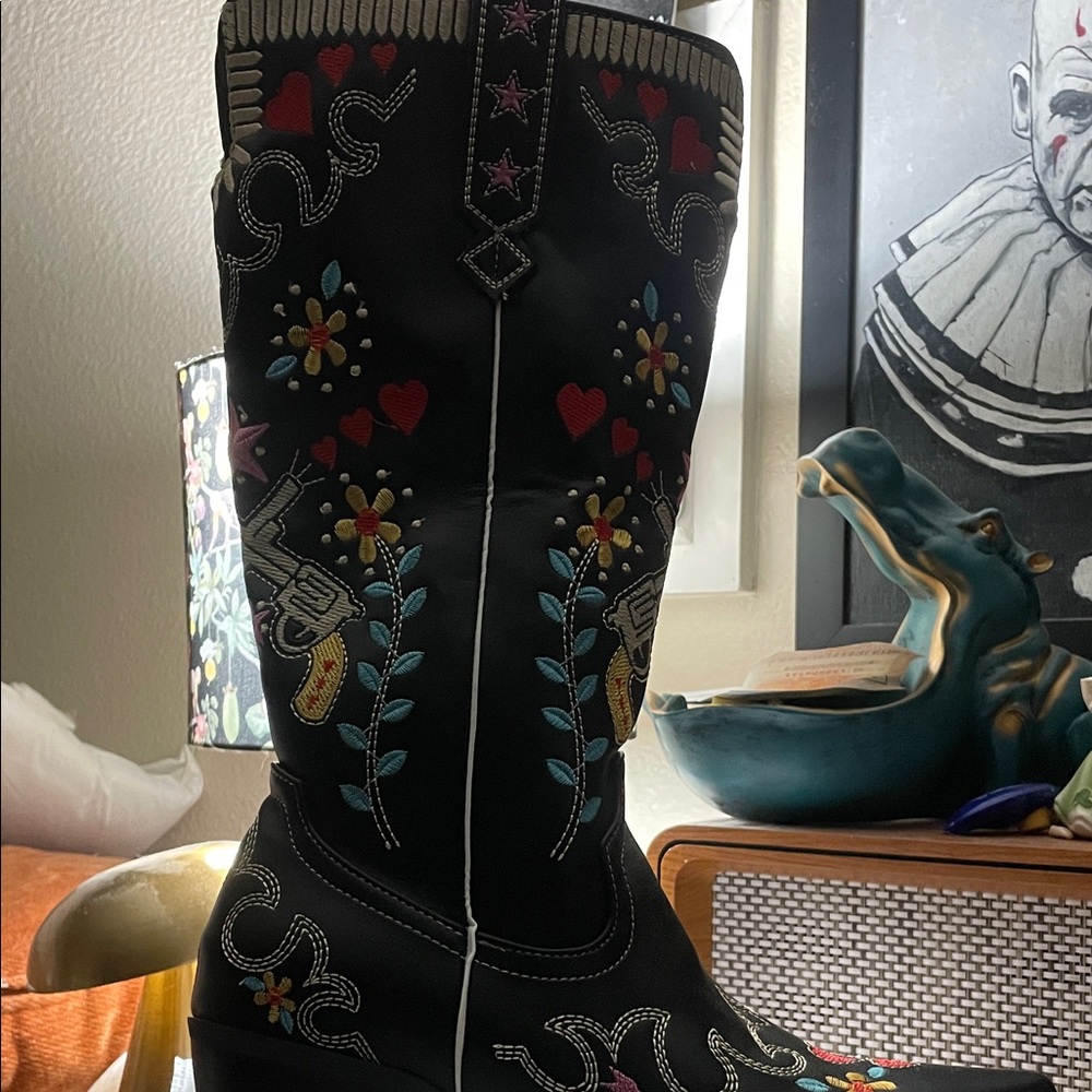 Floral Embroidered Black Cowboy Boots